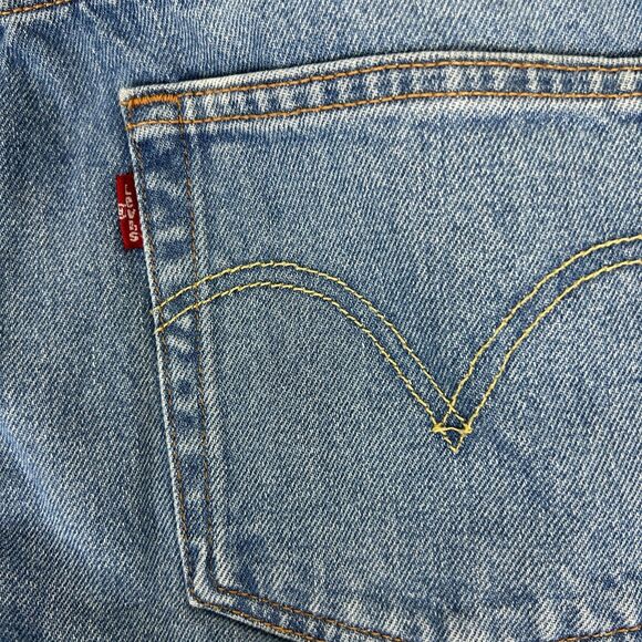 Levi's 501 Jeans Mens 31 x 32 Blue Button Fly Original Fit Straight Medium Wash - Picture 16 of 16